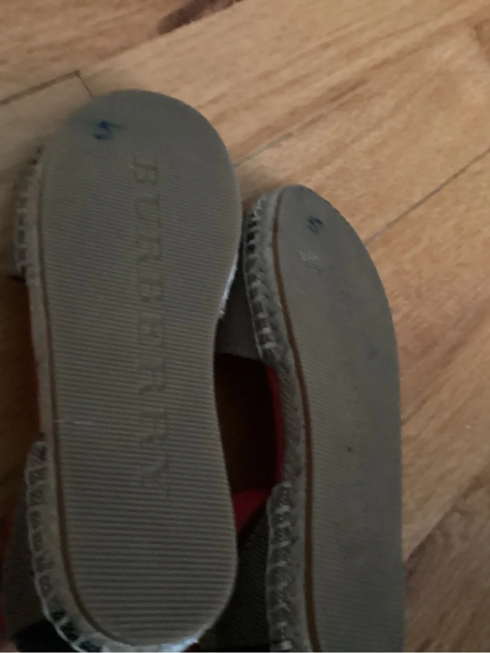 Burberry girls sandals